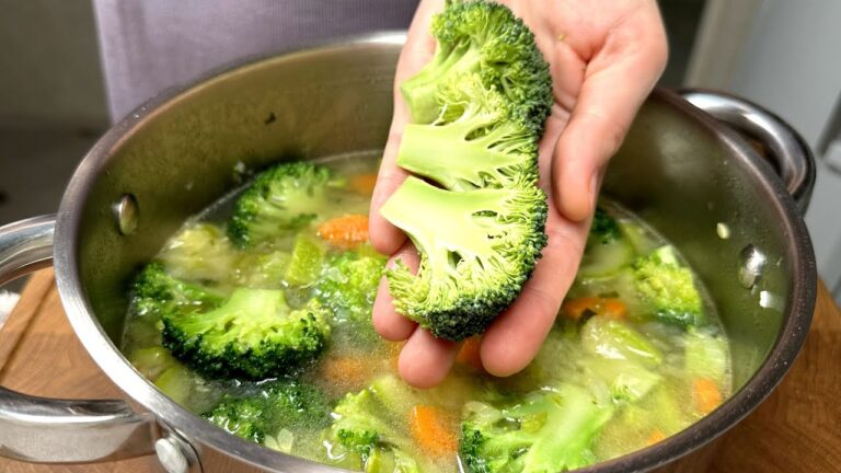 5 gesunde Brokkoli-Rezepte: So zauberst du die perfekte Brokkolisuppe!