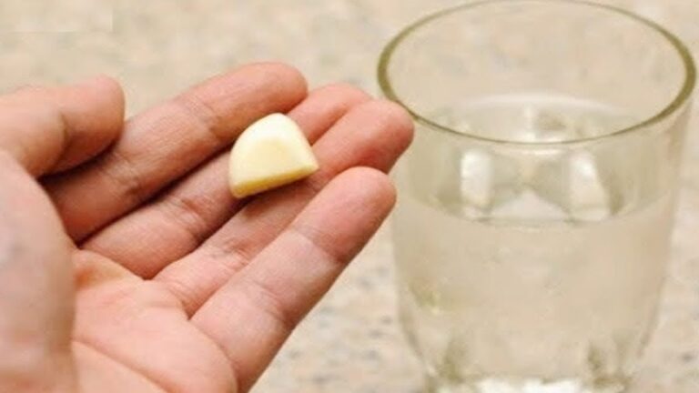 7 erstaunliche Vorteile von Wasser mit Knoblauch für deinen Körper!